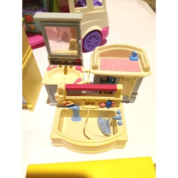 Fisher-Price Loving Family Dollhouse LOT Furniture, Dolls & Accessories - Picture 6 of 16